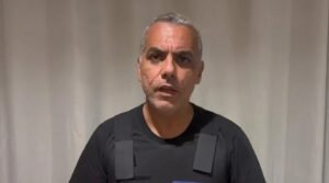Cezar Leite recebe...